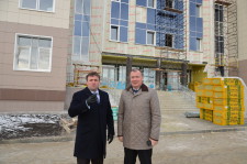 21 ноября глава округа А. Г. Карамышев и вице-премьер областного правительства А. В. Орлов побывали на стройках школы и детского сада