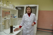 Лаборант Татьяна Николаевна Акимова рассказывает о том, как проходит проба сточных вод